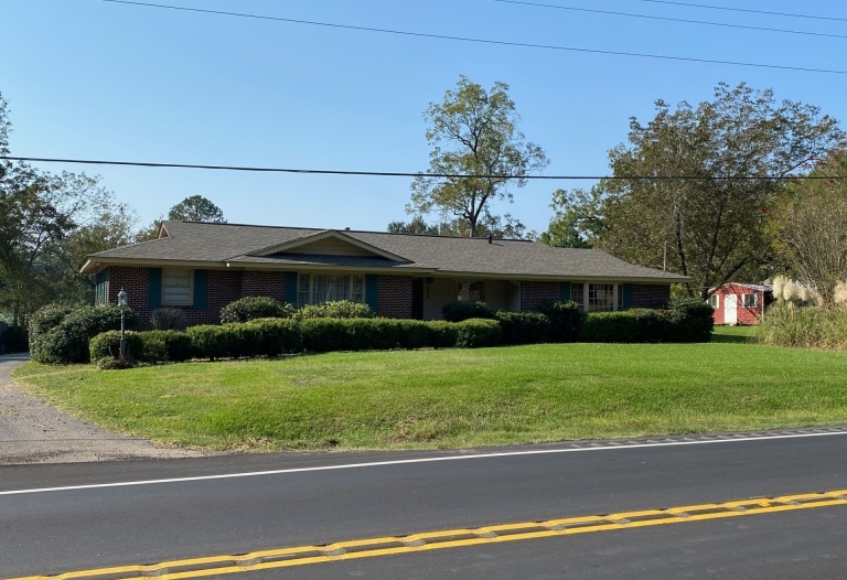 534 North Street Livingston, AL 35470